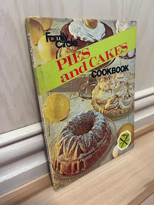 Pies and Cakes Cookbook (Family Circle) by Malcolm E. Robinson